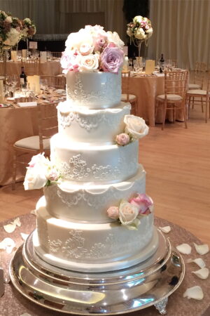 Alencon lace & pearls with fresh roses at The Hurlingham Club