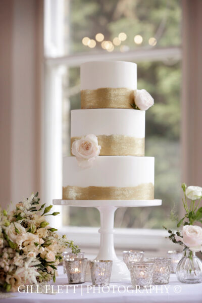 3 Tier brush gold & bouquet - closer portrait 4